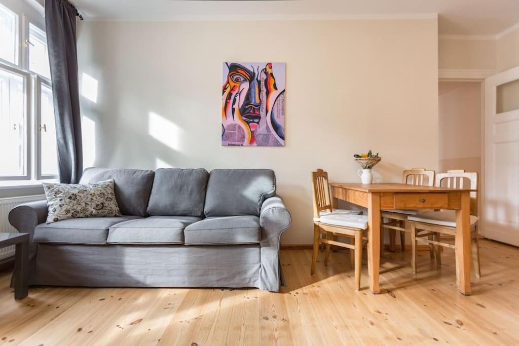 Zentrale Altbauwohnung Im Helmholtzkiez Appartamento Berlino